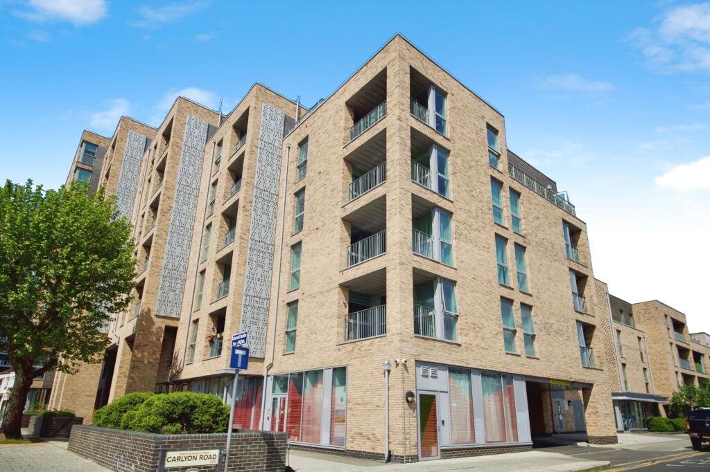 2 bedroom flat for sale in Ealing Road, WEMBLEY, Middlesex, HA0