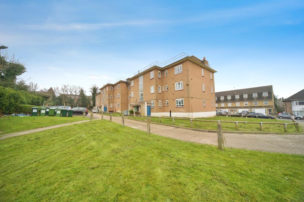 Main image of property: Eversleigh Road, London, N3
