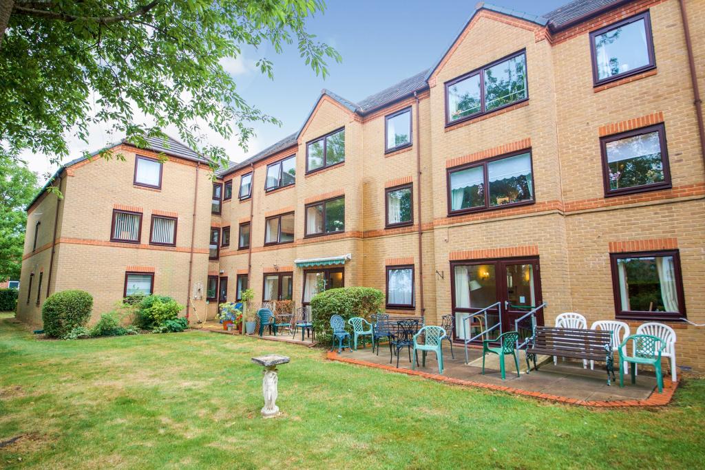 1 Bedroom Flat For Sale In Friern Park, London, Uk, N12