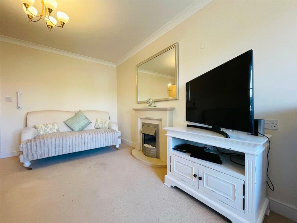 Additional property image - Warwick Road, Solihull, West Midlands, B92