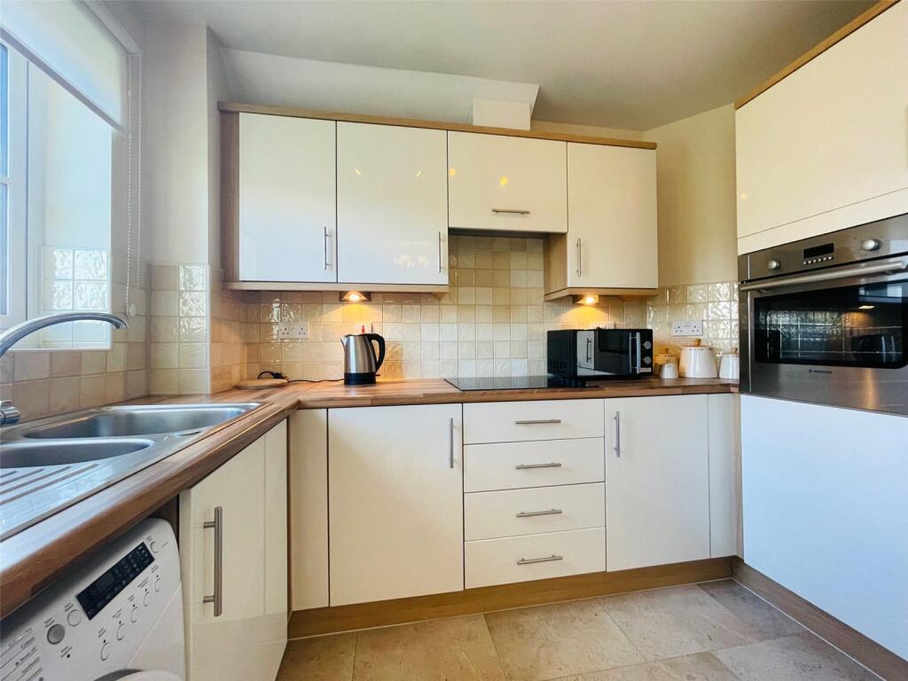 Additional property image - Warwick Road, Solihull, West Midlands, B92