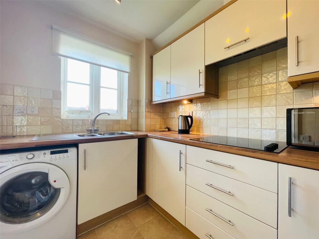 Additional property image - Warwick Road, Solihull, West Midlands, B92