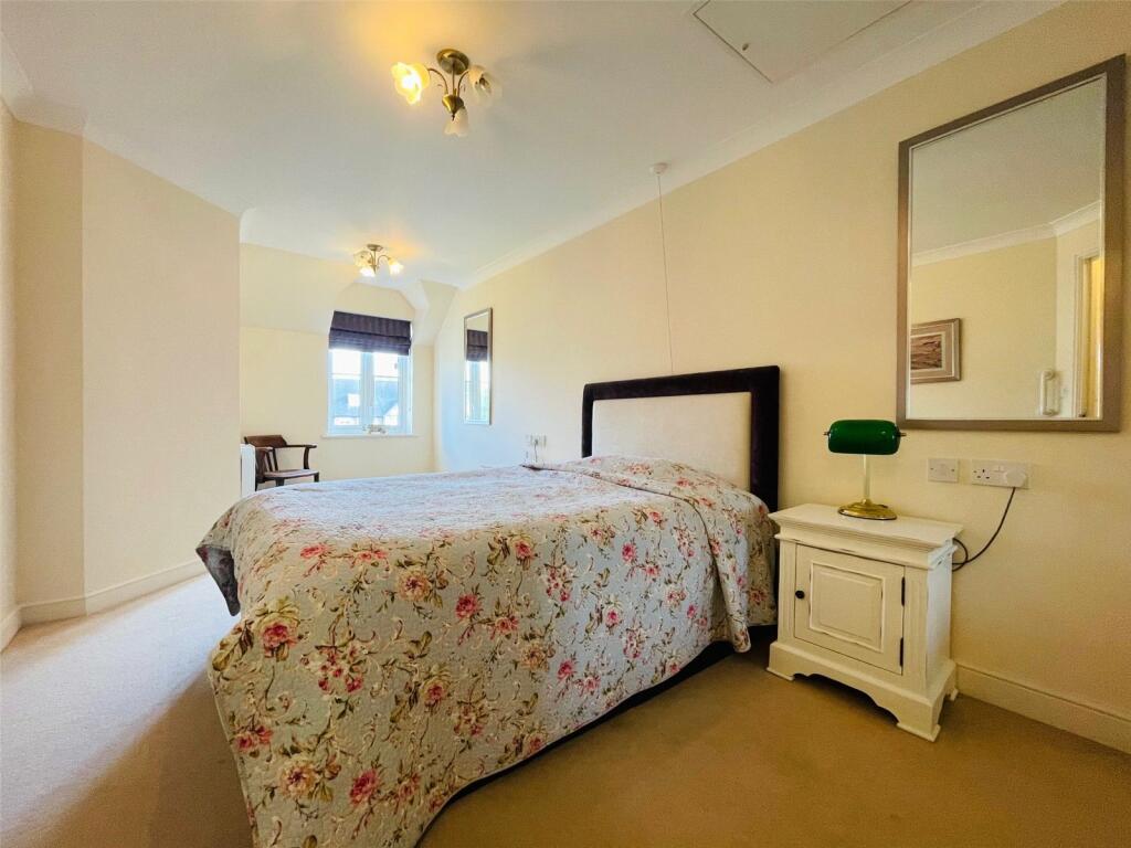 Additional property image - Warwick Road, Solihull, West Midlands, B92