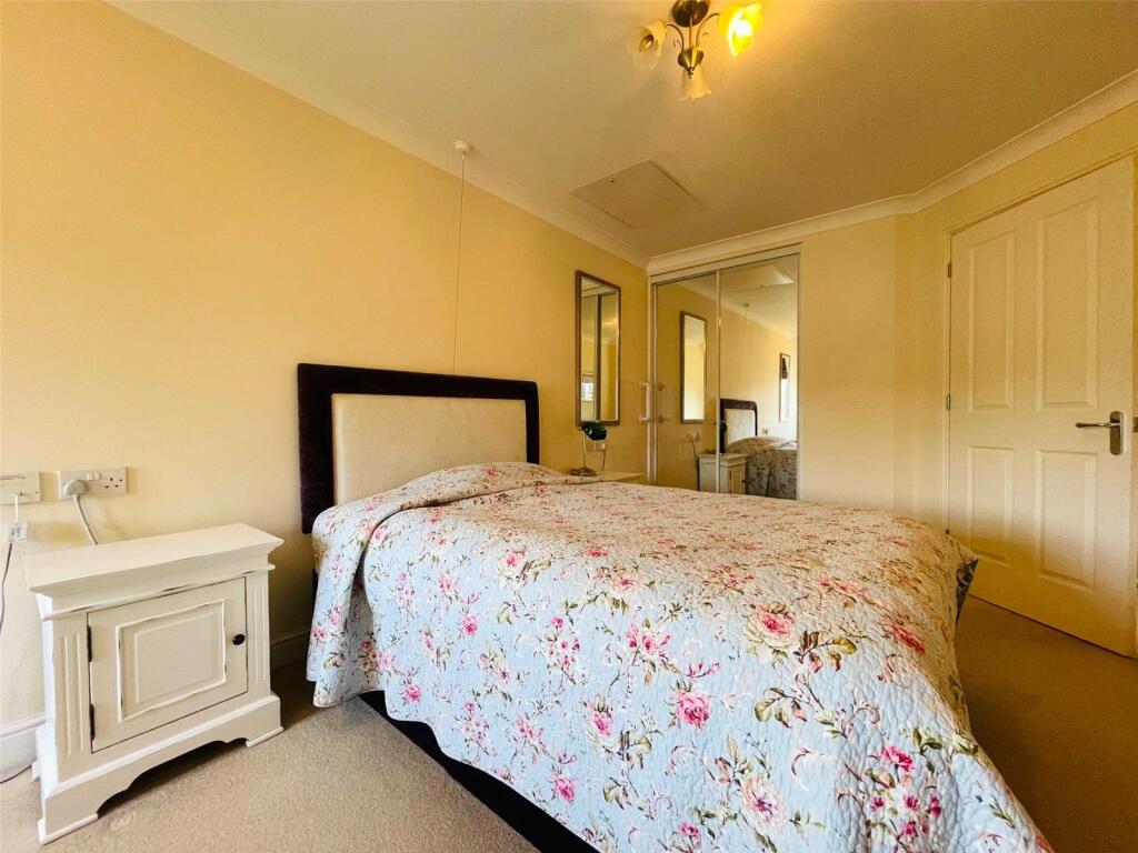 Additional property image - Warwick Road, Solihull, West Midlands, B92