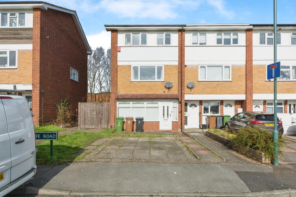 4 bedroom town house for sale in Ratcliffe Road, Solihull, West Midlands, B91