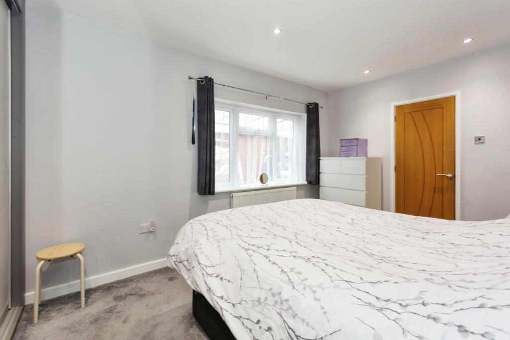 Additional property image - Scott Road, Solihull, West Midlands, B92