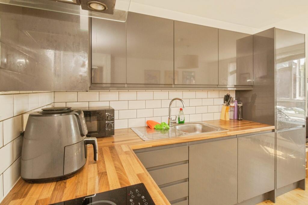 Main image of property: Fawcett Close, London, SW11