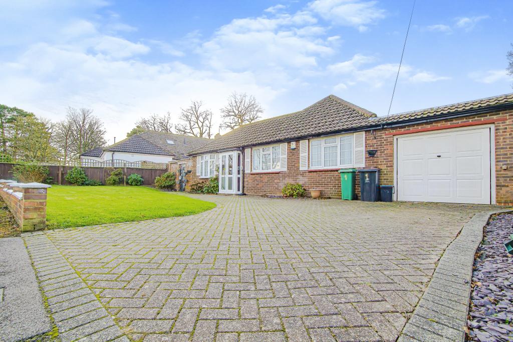 3 bedroom bungalow for sale in Village Green Avenue, Biggin Hill