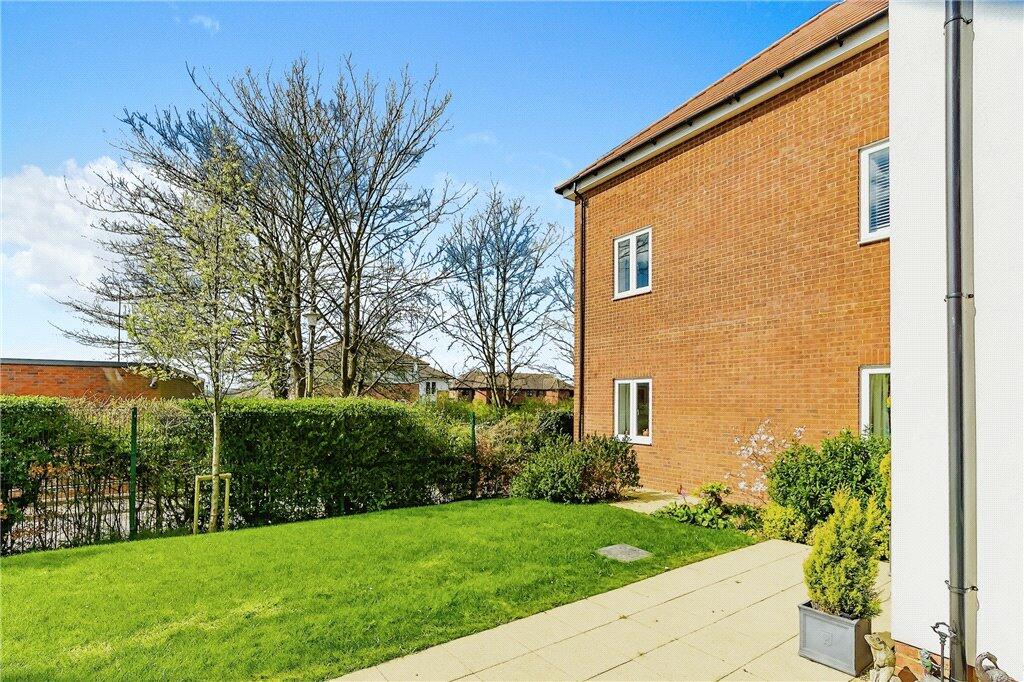 1 bedroom flat for sale in Church Road, Biggin Hill, Westerham, TN16