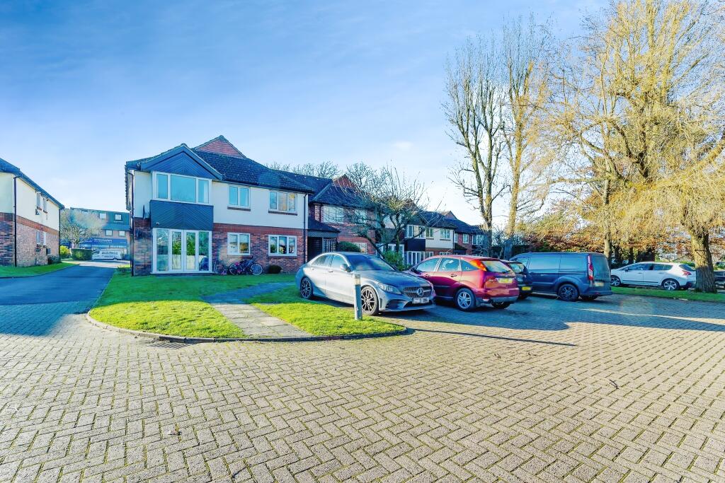 2 bedroom flat for sale in Main Road, Biggin Hill, Westerham, TN16