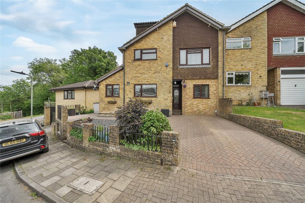 5 bedroom end of terrace house