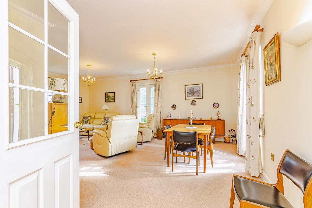 2 bedroom flat for sale in Boundary Point, Coldstream Road, Caterham, CR3