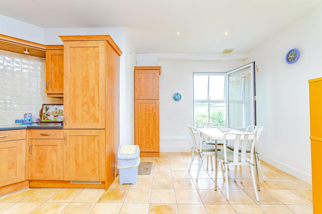 2 bedroom flat for sale in Boundary Point, Coldstream Road, Caterham, CR3