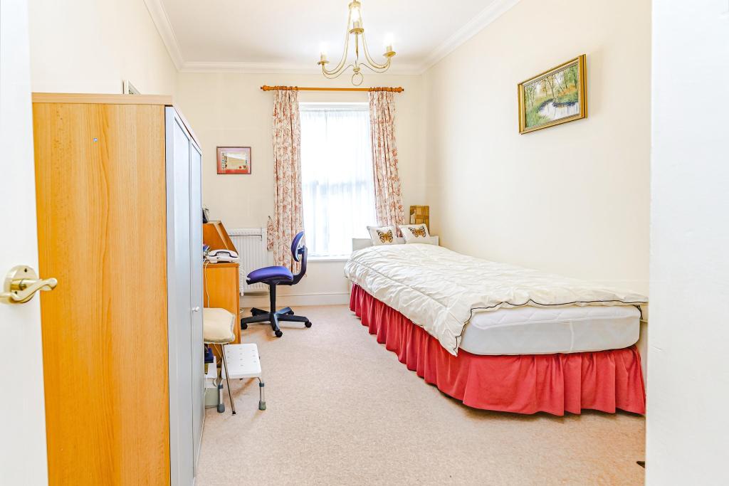 2 bedroom flat for sale in Boundary Point, Coldstream Road, Caterham, CR3