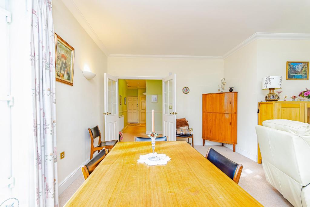2 bedroom flat for sale in Boundary Point, Coldstream Road, Caterham, CR3