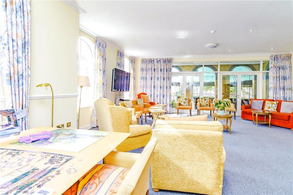 2 bedroom flat for sale in Boundary Point, Coldstream Road, Caterham, CR3