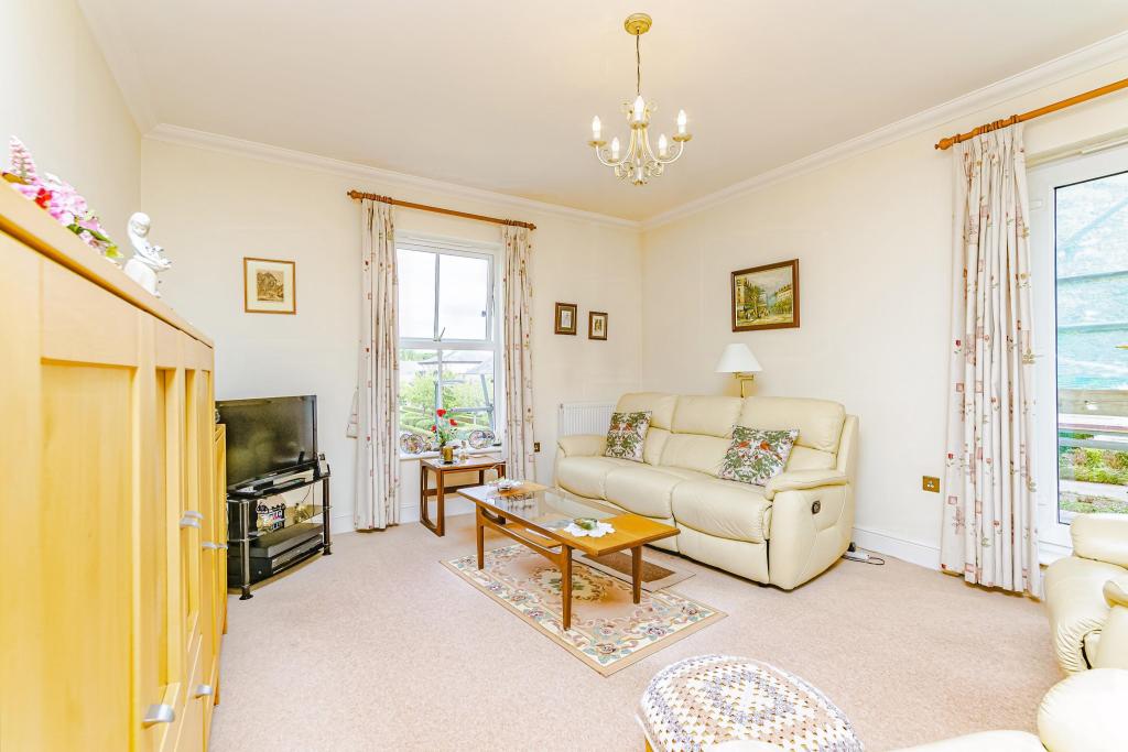 2 bedroom flat for sale in Boundary Point, Coldstream Road, Caterham, CR3