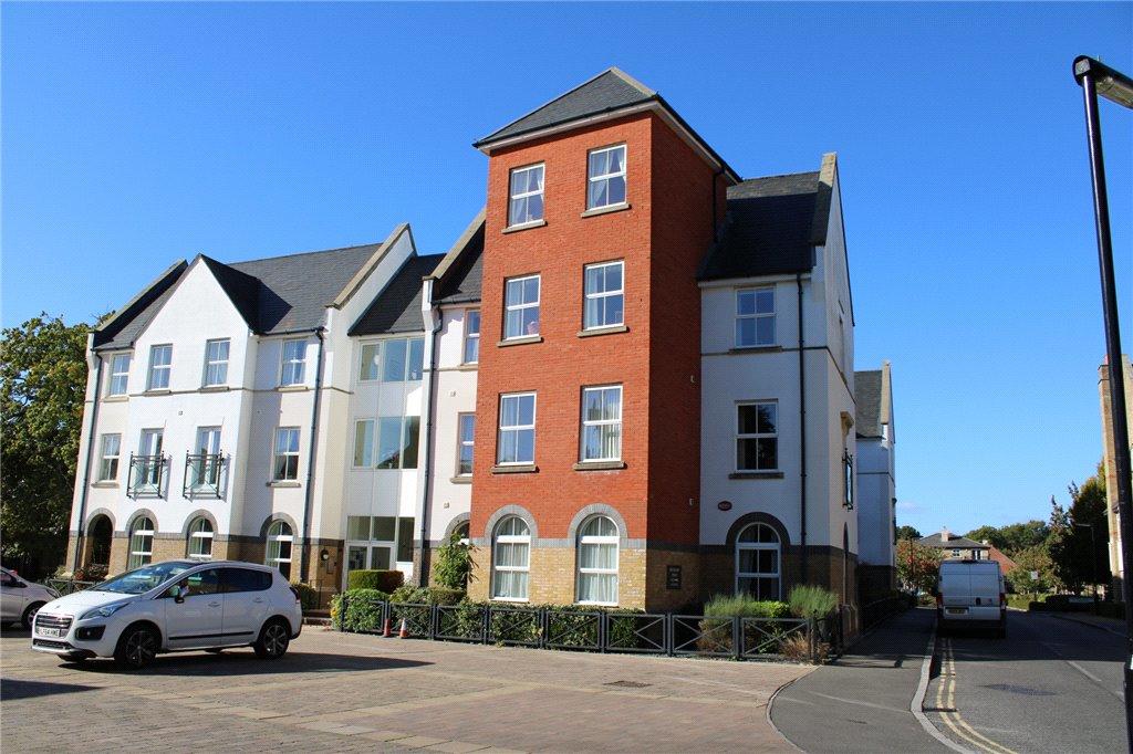 2 bedroom flat for sale in Boundary Point, Coldstream Road, Caterham, CR3