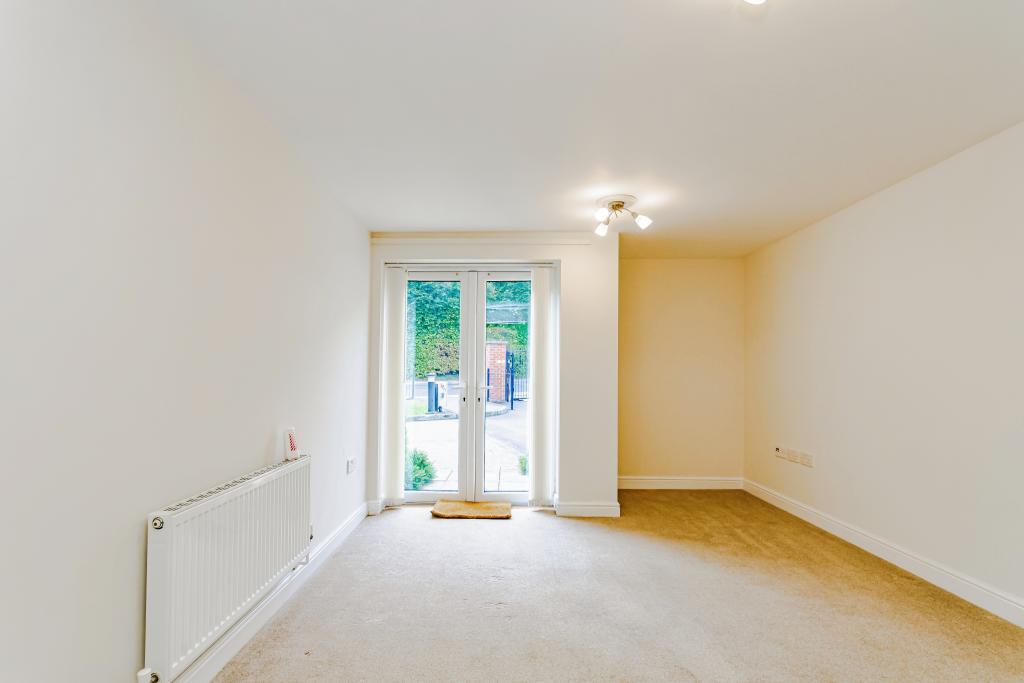 1 bedroom flat for sale in Dene Court, Stafford Road, Caterham, CR3