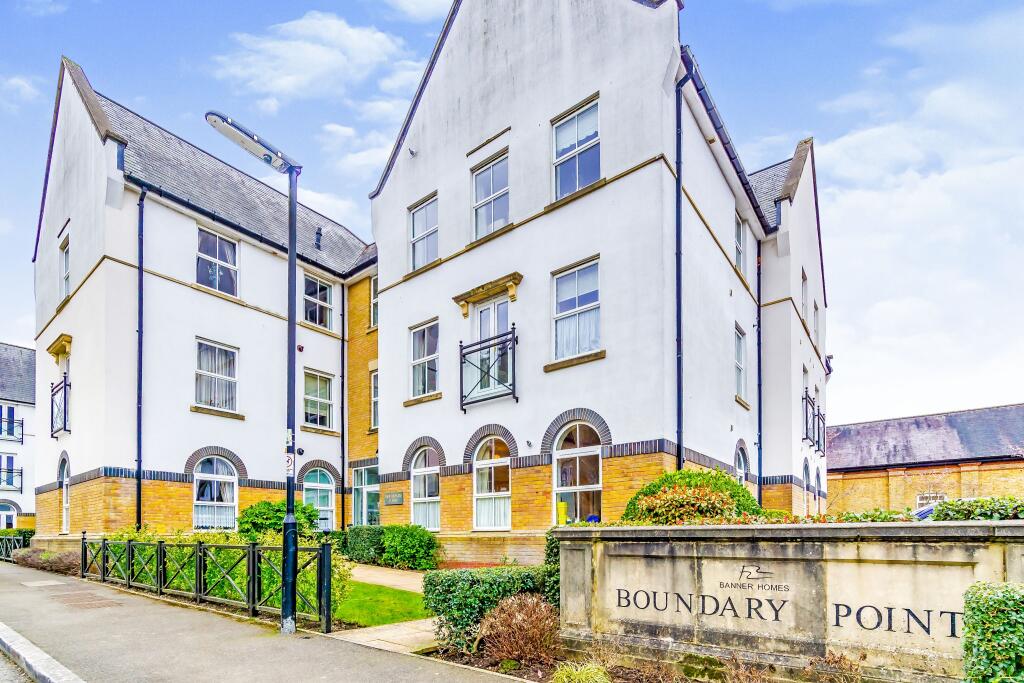 2 bedroom flat for sale in Boundary Point, Coldstream Road, Caterham