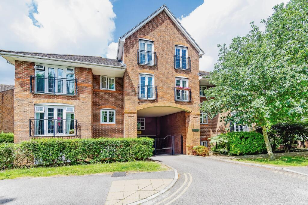 2 bedroom flat for sale in Kingswood Place, 119 Croydon Road, Caterham