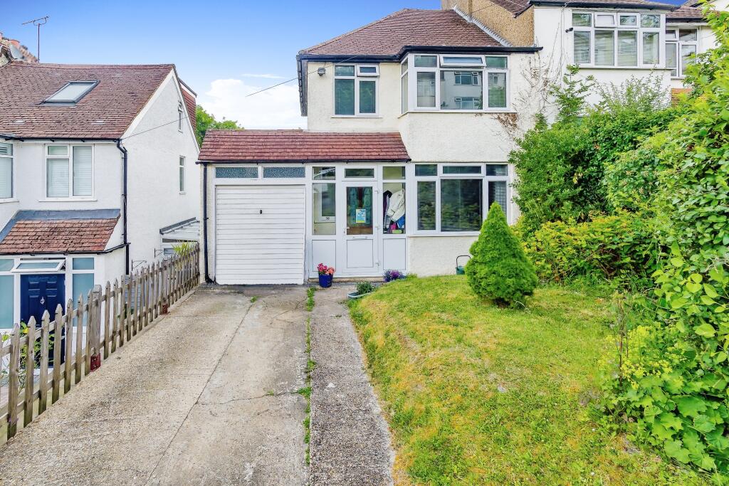 3 bedroom semidetached house for sale in Newstead Rise, Caterham