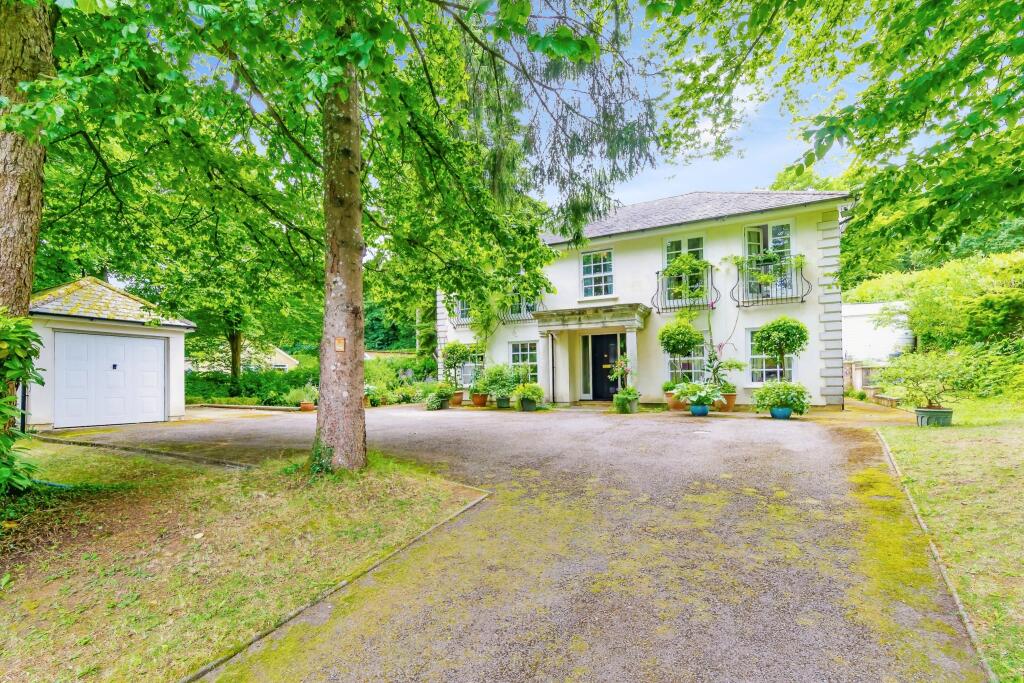 5 bedroom detached house for sale in Butlers Dene Road, Woldingham