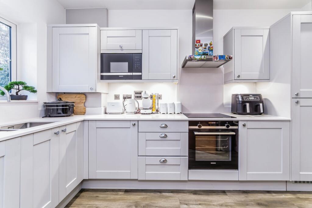 Additional property image - Gatiers Lane, Caterham, Surrey, CR3