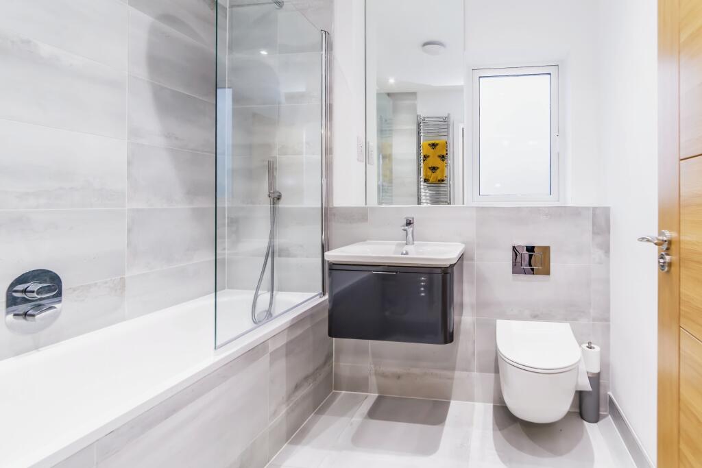 Additional property image - Gatiers Lane, Caterham, Surrey, CR3