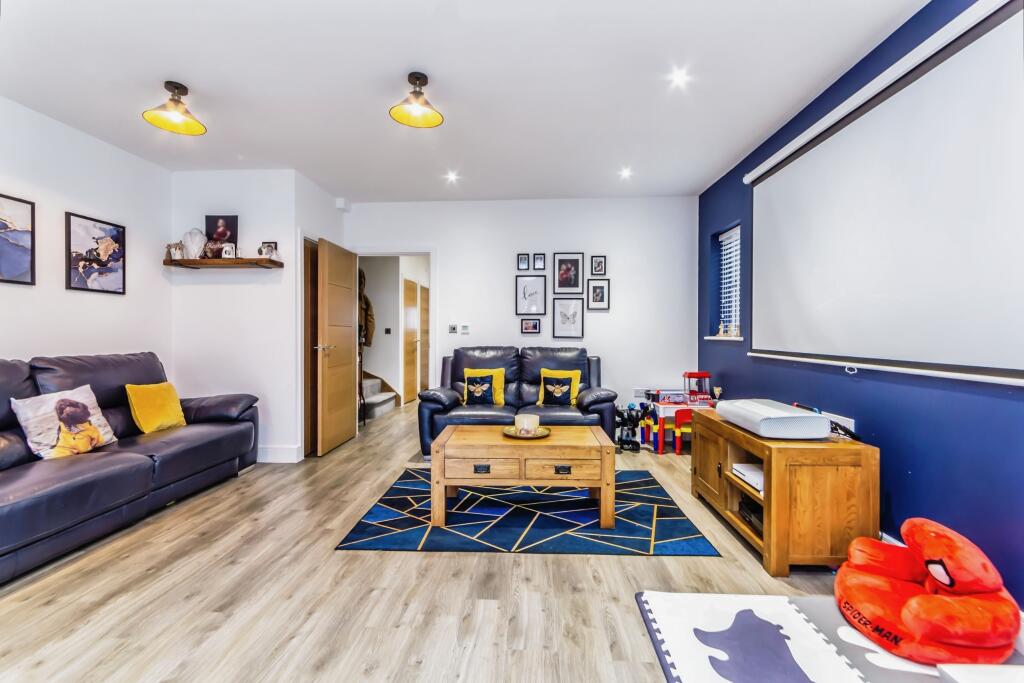 Additional property image - Gatiers Lane, Caterham, Surrey, CR3