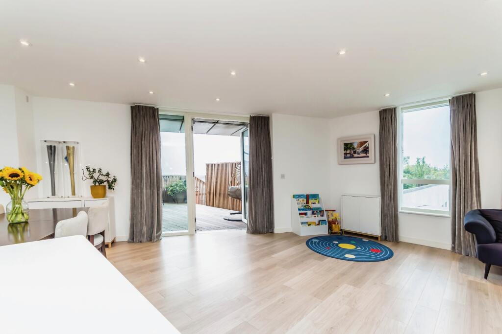 Additional property image - Saffron Central Square, Croydon, CR0