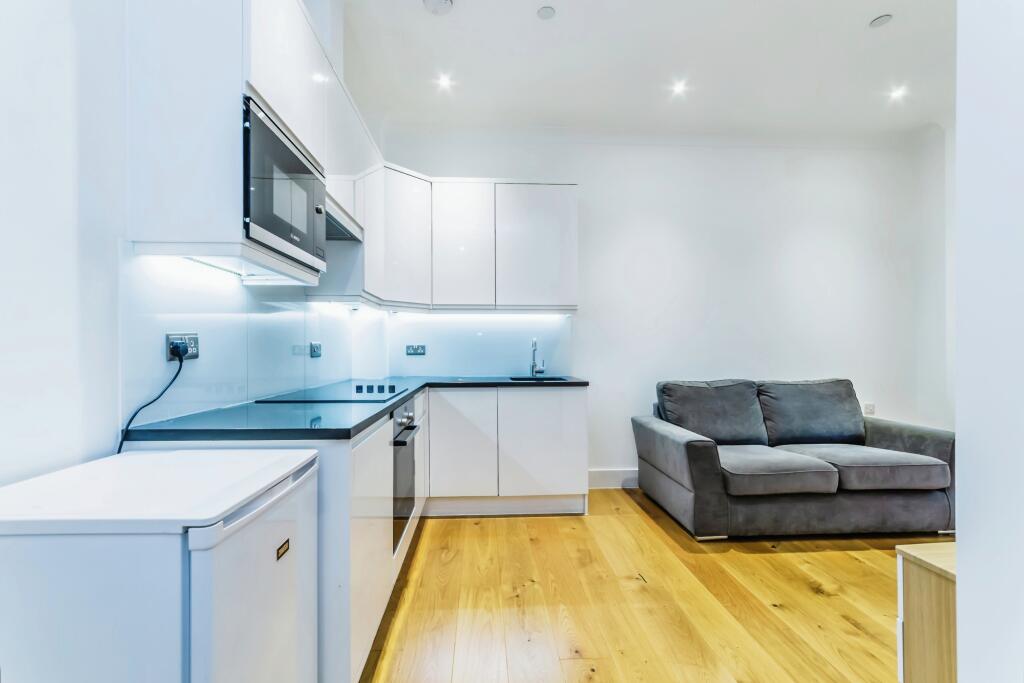Main image of property: Scarbrook Road, Croydon, CR0