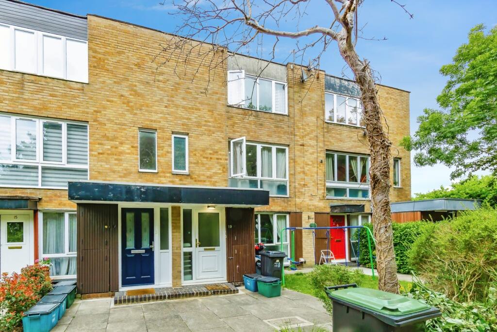 Main image of property: Leyburn Gardens, Croydon, CR0