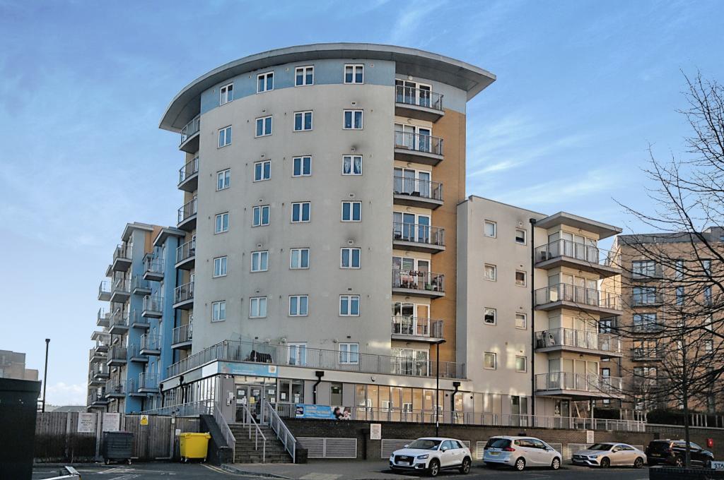 2 bedroom flat for sale in Whitestone Way, Croydon, CR0