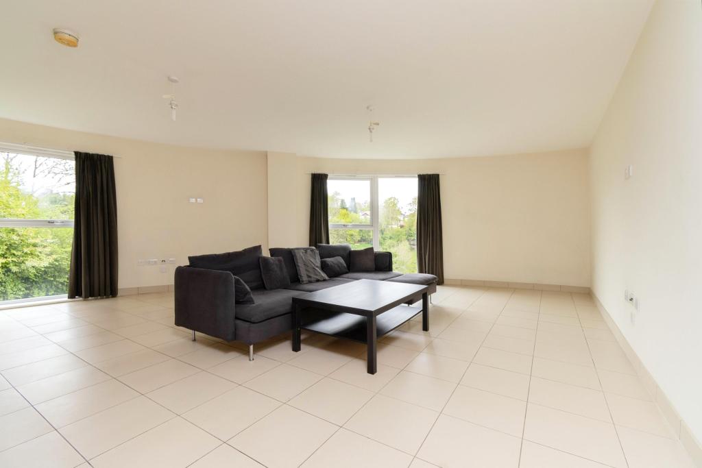 2 bedroom flat for sale in Timpani Hill, Warlingham, Surrey, CR6
