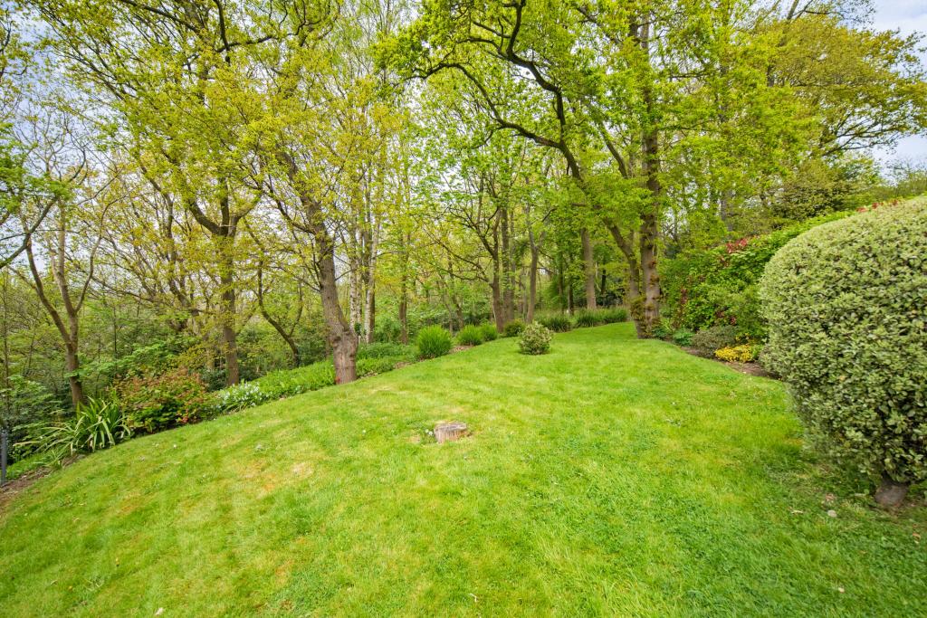 2 bedroom flat for sale in Timpani Hill, Warlingham, Surrey, CR6