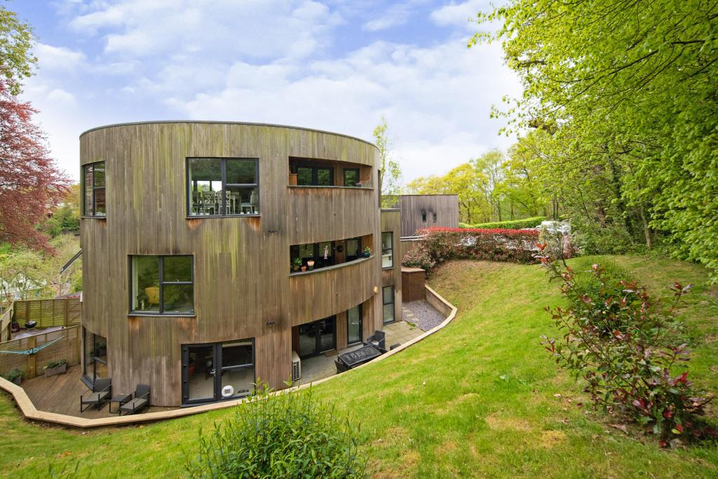 2 bedroom flat for sale in Timpani Hill, Warlingham, Surrey, CR6