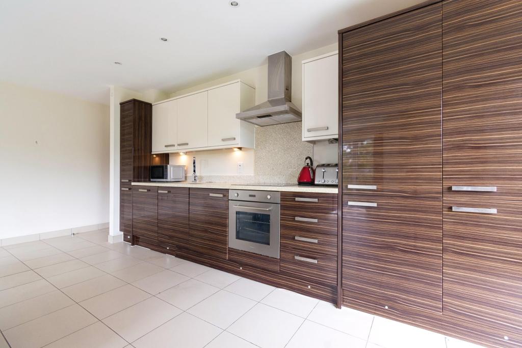 2 bedroom flat for sale in Timpani Hill, Warlingham, Surrey, CR6