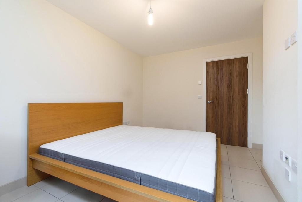 2 bedroom flat for sale in Timpani Hill, Warlingham, Surrey, CR6