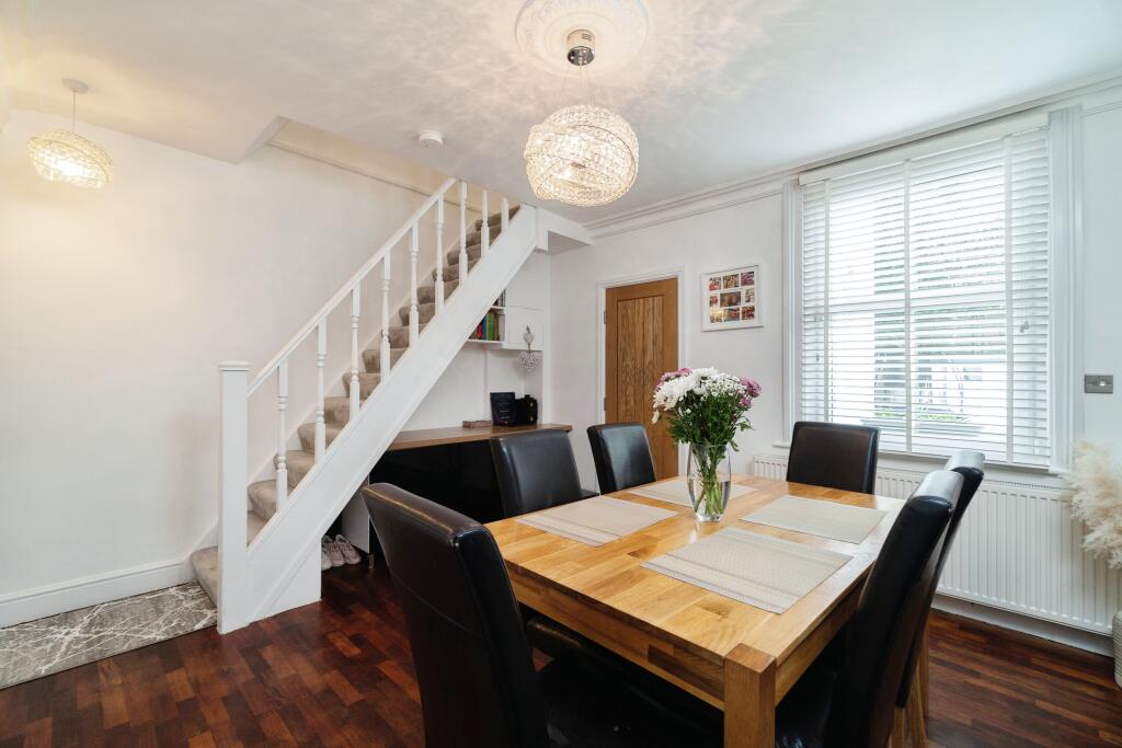 4 bedroom end of terrace house for sale in Godstone Road, Whyteleafe