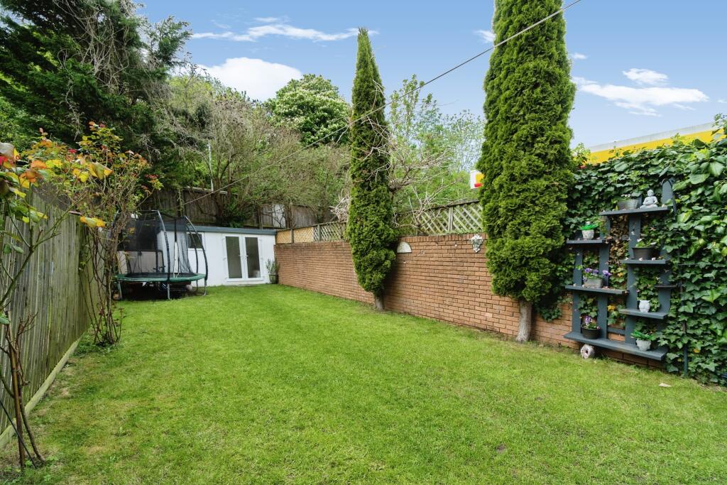 4 bedroom end of terrace house for sale in Godstone Road, Whyteleafe