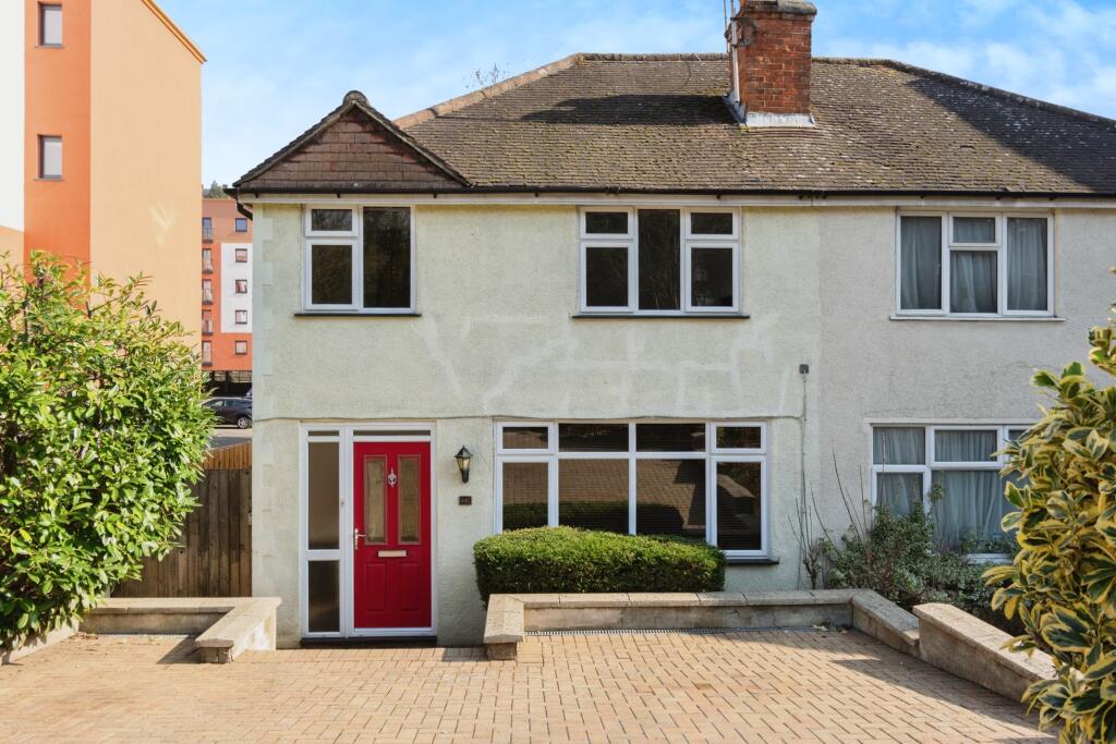 3 bedroom semidetached house for sale in Godstone Road, Whyteleafe, CR3