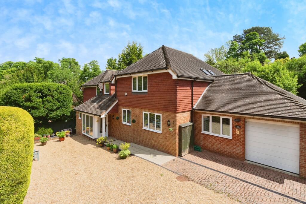 4 bedroom detached house for sale in Park Road, Kenley, Croydon, CR8