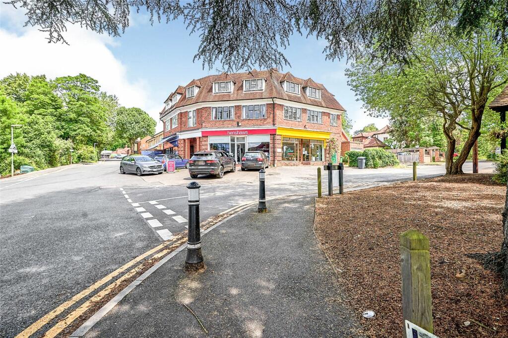 3 bedroom flat for sale in Station Approach, East Horsley, Leatherhead, Surrey, KT24