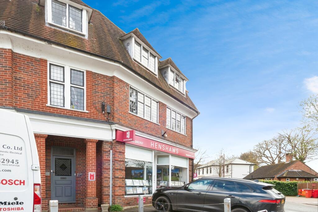 3 bedroom flat for sale in Station Approach, East Horsley, Leatherhead, Surrey, KT24