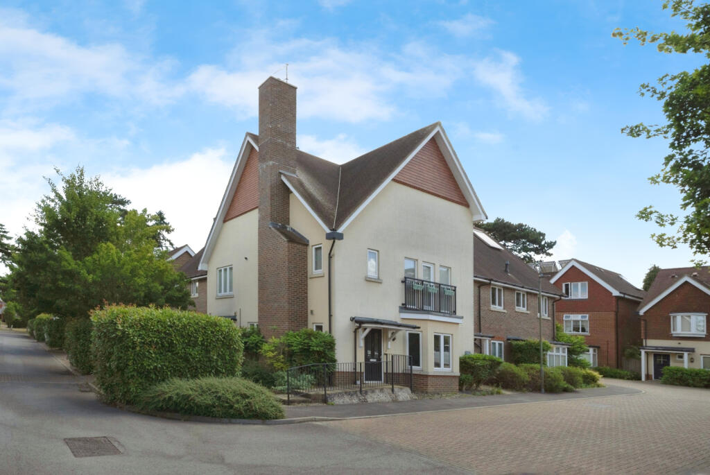Main image of property: Elliston Way, Ashtead, Surrey, KT21