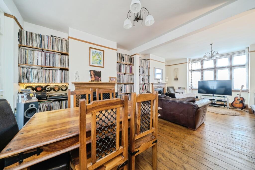 Main image of property: Kingston Road, Leatherhead, Surrey, KT22