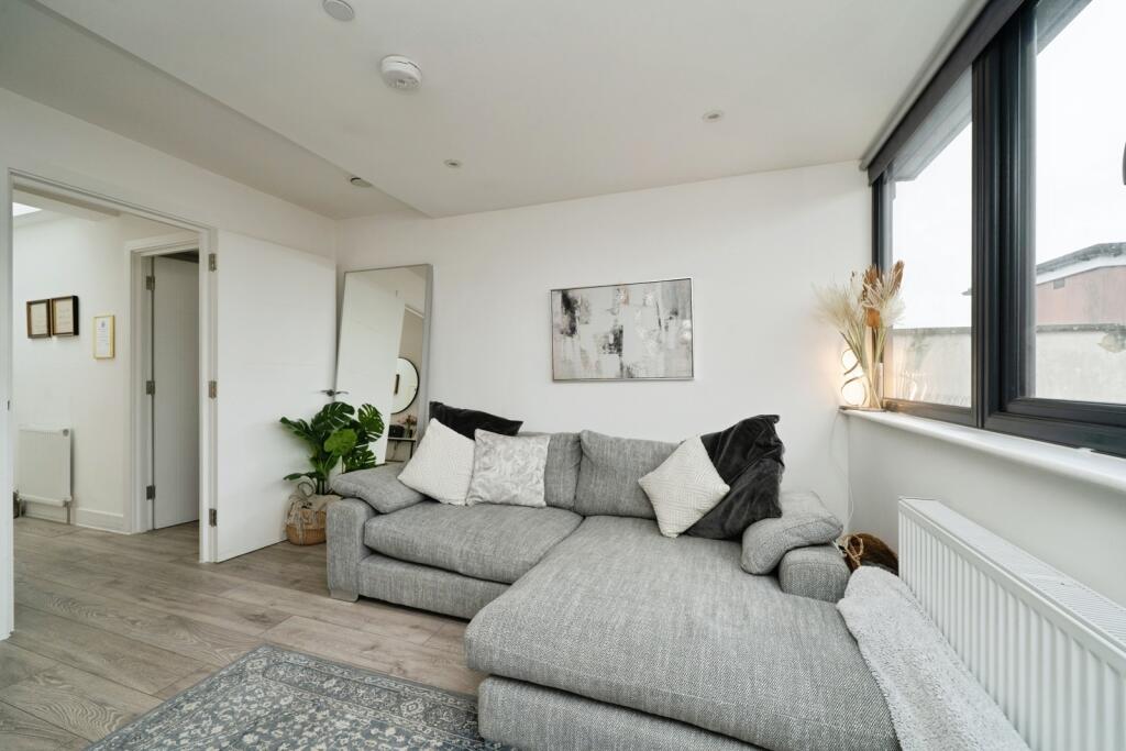 Main image of property: High Street, Leatherhead, Surrey, KT22