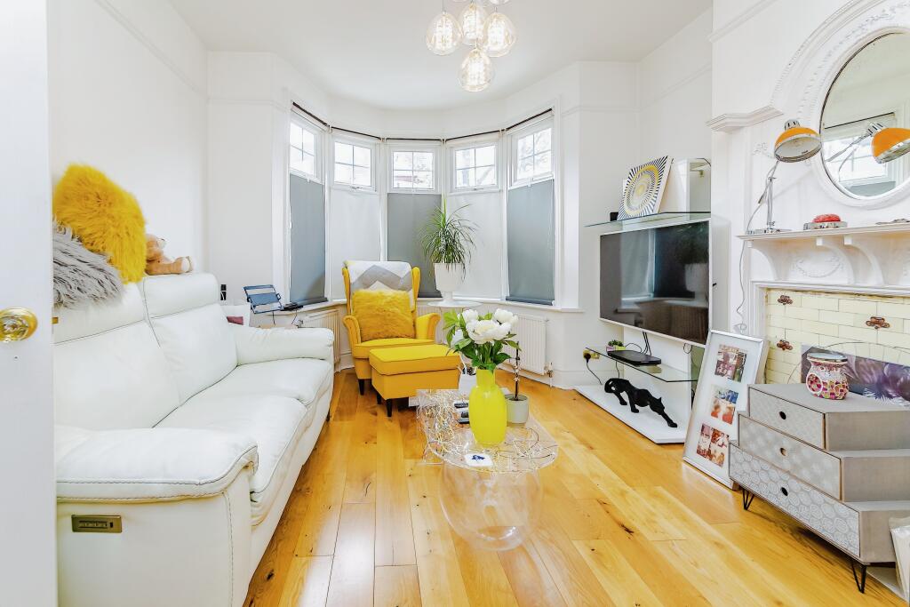 3 bedroom end of terrace house for sale in Dalmeny Avenue, London, SW16
