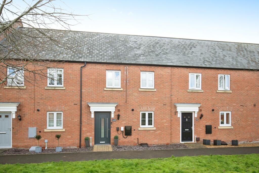2 bedroom terraced house for sale in St. Peters Way, Stratfordupon
